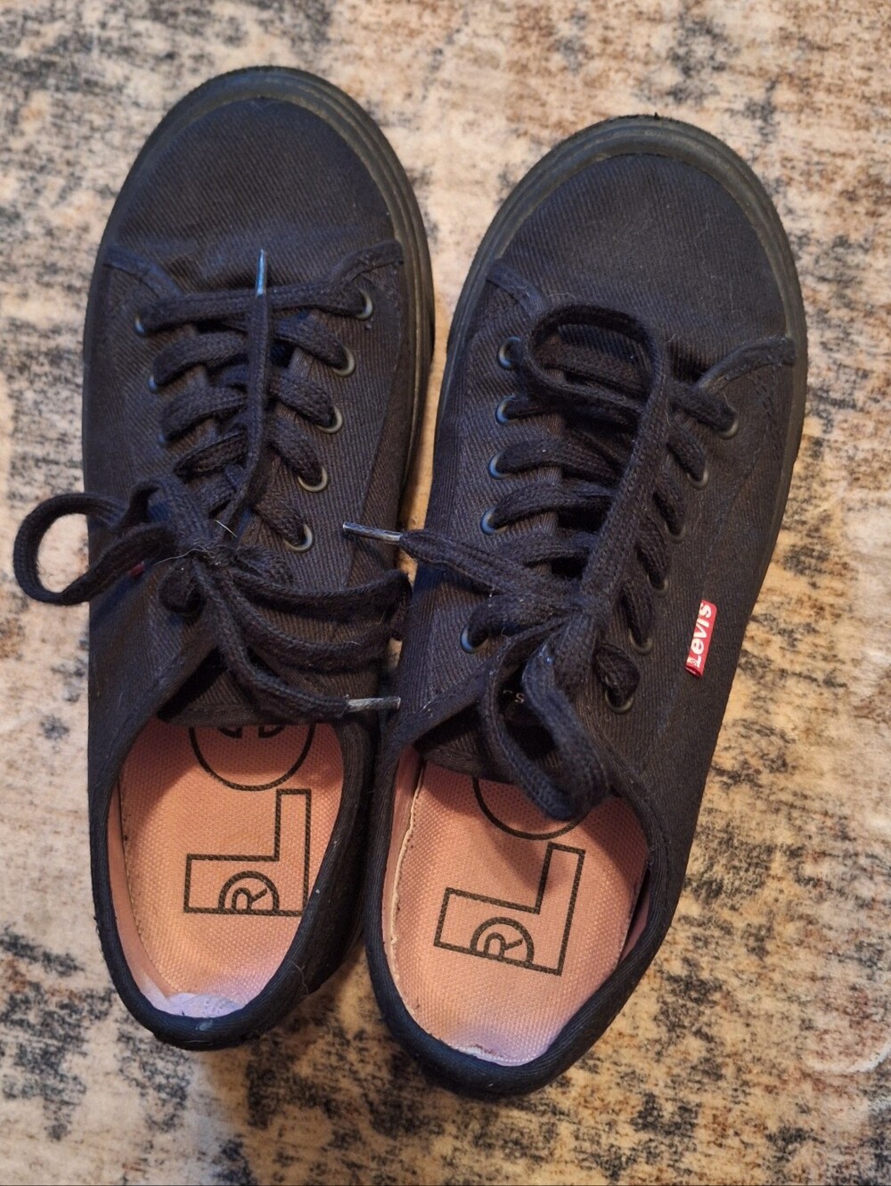 Womens Levi's Black Sneakers. Size 7.5. Very Cute - Picture 4 of 8